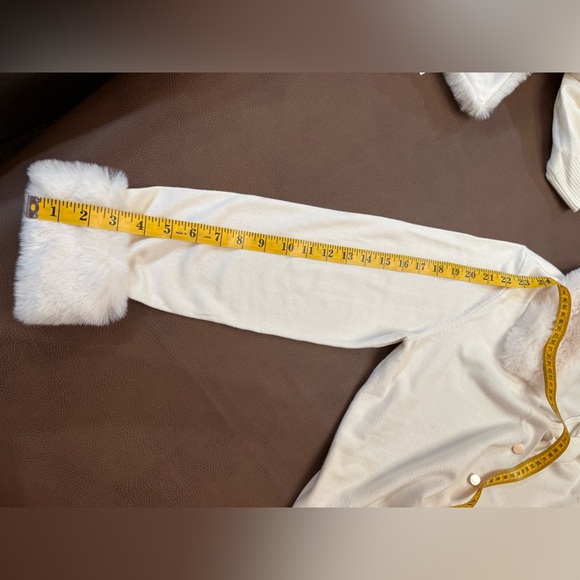 ANNE KLEIN Faux Fur Cardigan Sweater NWT size L
Non smoking/No Pets - Picture 4 of 10